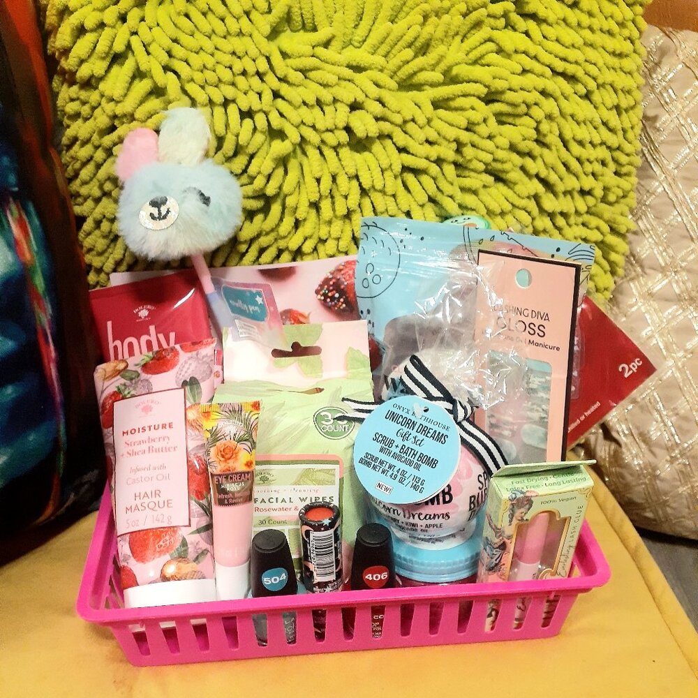 KIDS/ TEEN HAND MADE CUTE GIFT BASKET! :) ➕ Choice of Decorative Wall Art!